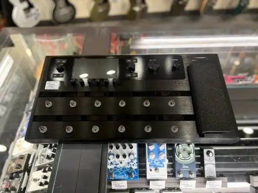 Store Special Product - Line 6 - HELIX Amp and FX Pedal Board