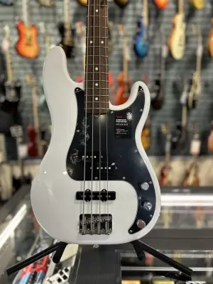 Store Special Product - Fender American Performer P-Bass