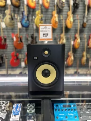 Store Special Product - KRK 8\" Monitor **ONLY SELLING AS PAIR WITH SERIAL #HBKH044552***