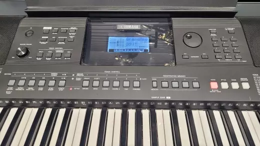 Store Special Product - Yamaha Keyboard - PSRE463