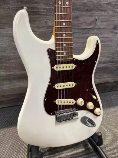 Store Special Product - Fender American Ultra Strat - Arctic Pearl