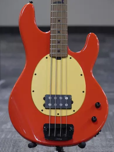 Store Special Product - Sterling by Music Man - Basse StingRay signature Pete Wentz – fini rouge Fiesta