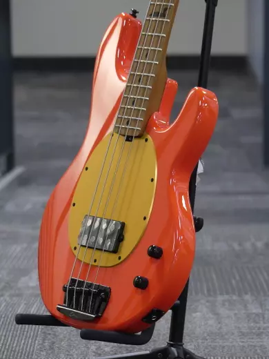 Store Special Product - Sterling by Music Man - Basse StingRay signature Pete Wentz – fini rouge Fiesta