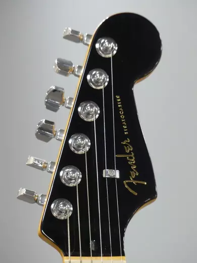 Store Special Product - Fender - Guitare Stratocaster American Ultra Luxe, touche en érable - 2 couleurs Sunburst
