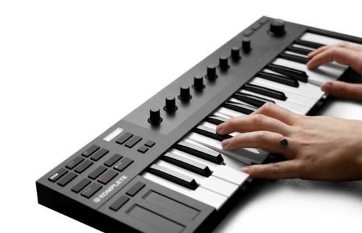 Komplete Kontrol M32 Micro Sized Keyboard Controller