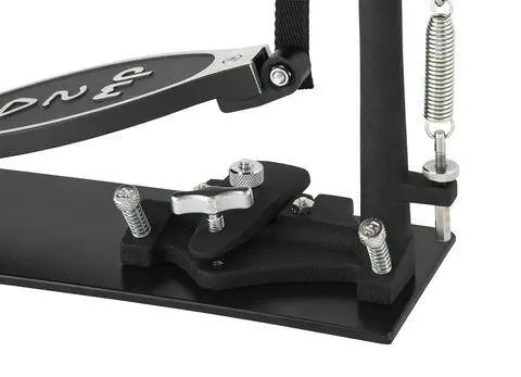 DWCP2000RAL Single Right-Angle Cajon Pedal - Lefty