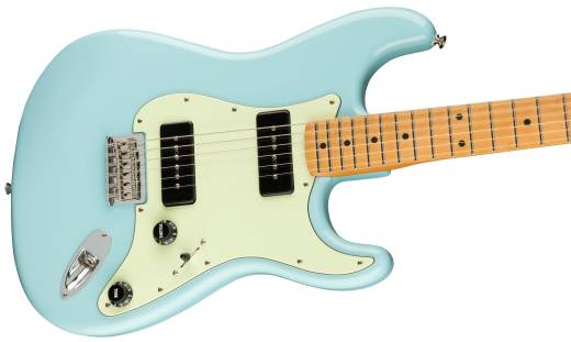 ギター Fender Noventa Stratocaster Daphne Blue Fender Noventa Stratocaster, Maple Fingerboard - Daphne Blue
