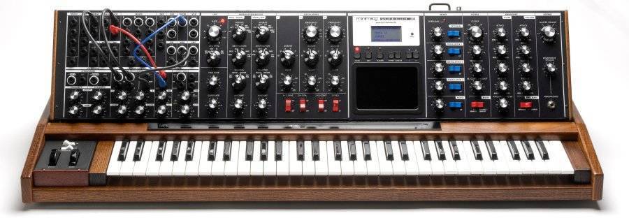 Minimoog Voyager XL Synthesizer
