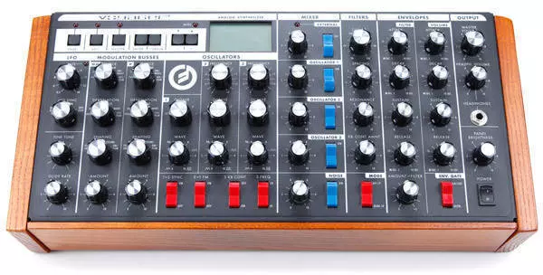 Minimoog Voyager Synthesizer - Rackmount Edition