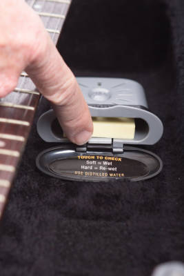 The Humitar - Instrument Case Humidifier