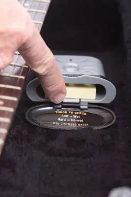 The Humitar - Instrument Case Humidifier