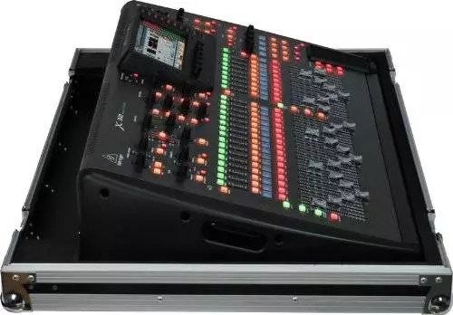 Behringer - 40 Input, 25-Bus 32 Channel Digital Mixer w/Flight Case