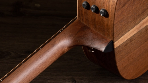 GTe Blacktop Walnut / Spruce Acoustic-Electric Guitar with AeroCase