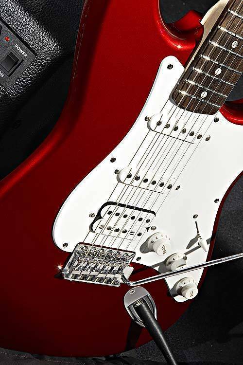 Squier Affinity HSS Strat Pack With G-Dec Junior Amp
