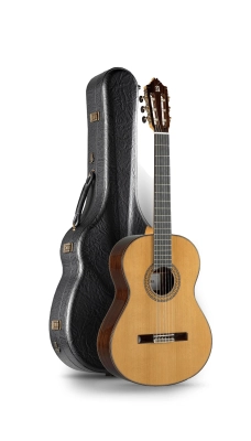 9 P Concert Classical Guitar with Gig Bag