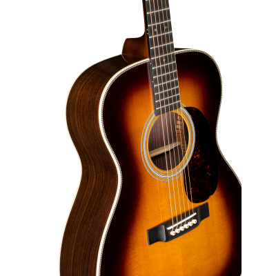 000-28 Acoustic Guitar w/ Case - Sunburst