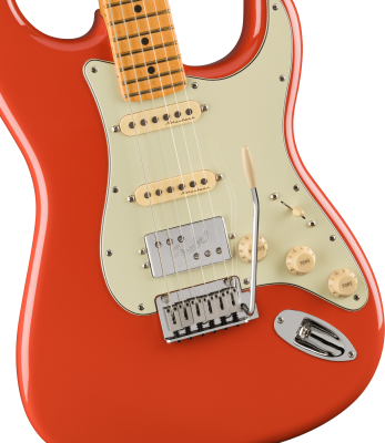 Player Plus Stratocaster HSS, Maple Fingerboard with Gigbag - Fiesta Red