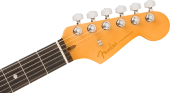 Stratocaster American Ultra�II � configuration HSS (fini Ultraburst, touche en �b�ne, �tui inclus)