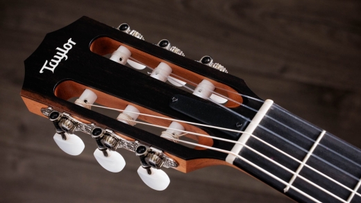 212ce-N Plus Grand Concert Indian Rosewood/Spruce Acoustic/Electric Guitar