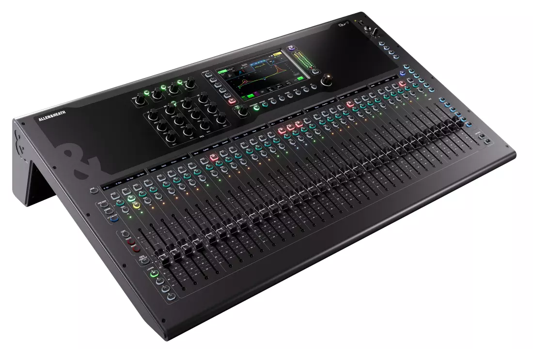 Qu-7D 32-Channel 96kHz Digital Audio Mixer with Dante