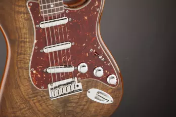 Walnut Top Artisan Stratocaster w/ Rosewood Fingerboard - Buckeye