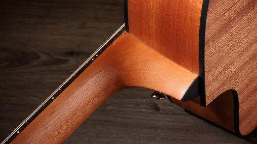 150ce Bajo Quinto Layered Sapele 10-string Acoustic-Electric Guitar with Case