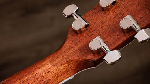 Legacy 810e Sitka Spruce / Rosewood Acoustic-Electric Guitar with Case