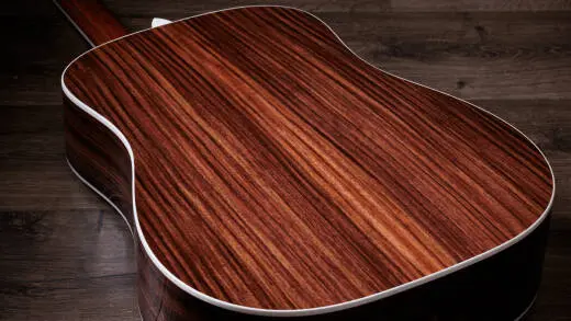 Legacy 810e Sitka Spruce / Rosewood Acoustic-Electric Guitar with Case