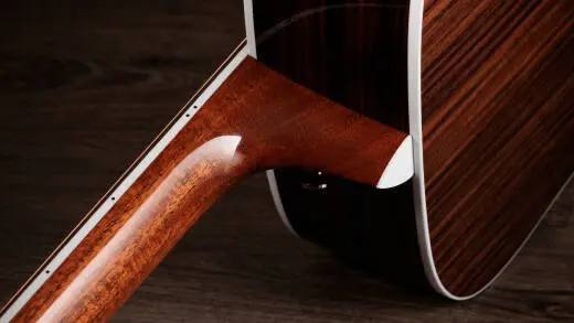 Legacy 810e Sitka Spruce / Rosewood Acoustic-Electric Guitar with Case