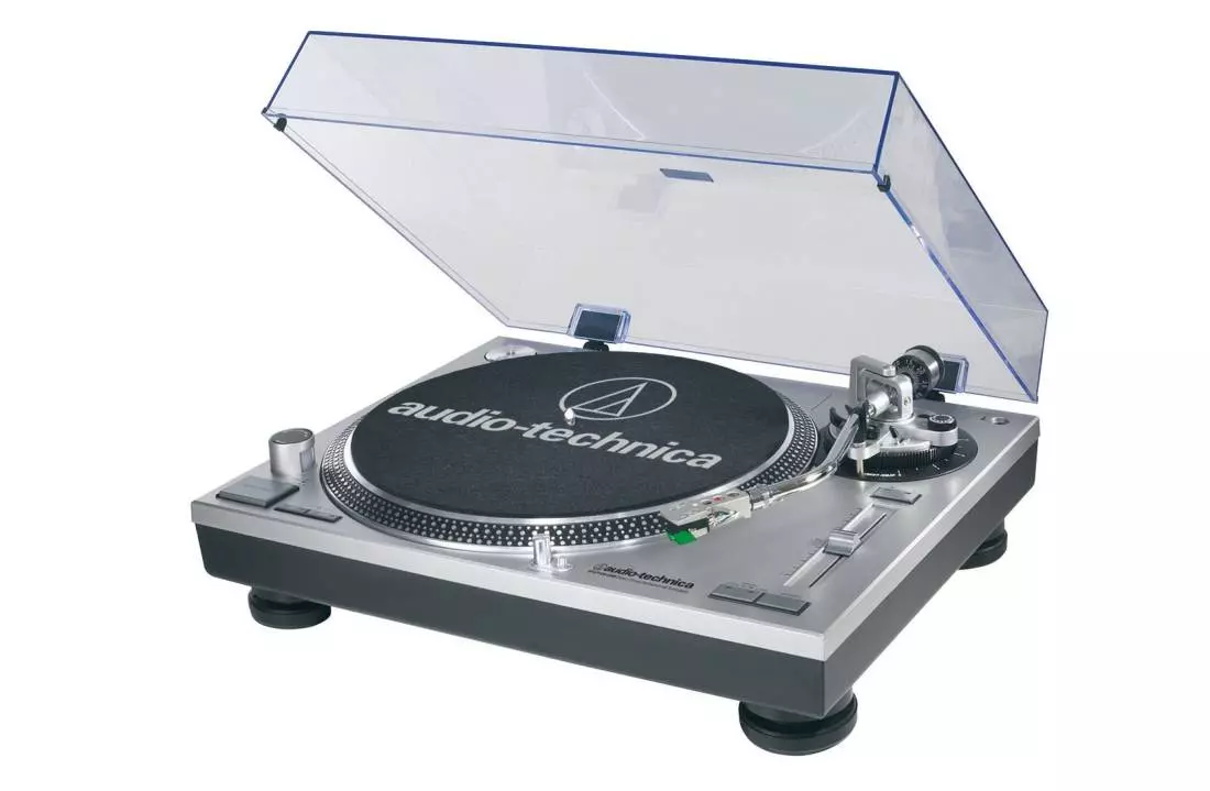 Direct-Drive Quartz Turntable w/USB - Black