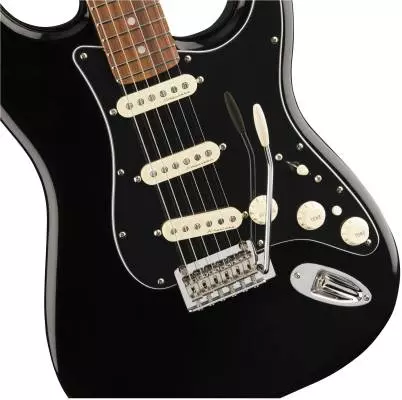 Deluxe Stratocaster, Pau Ferro Fingerboard - Black