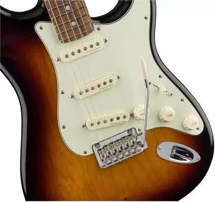 Deluxe Roadhouse Stratocaster, Pau Ferro Fingerboard - 3 Tone Sunburst