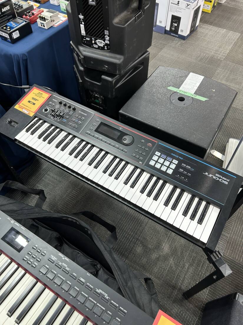 Gear Hunter | Roland - Juno DS61 61-Key Synthesizer W/Phrase Pads