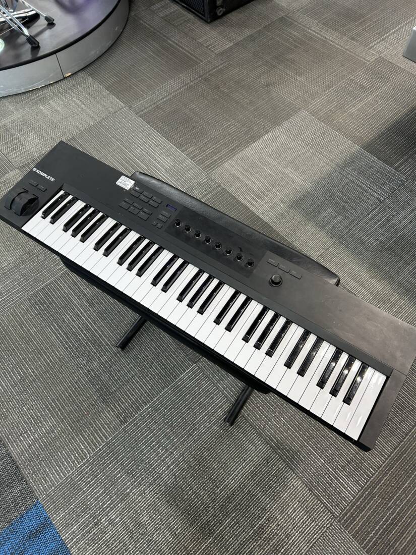 Gear Hunter | Native Instruments - KONTROL A61
