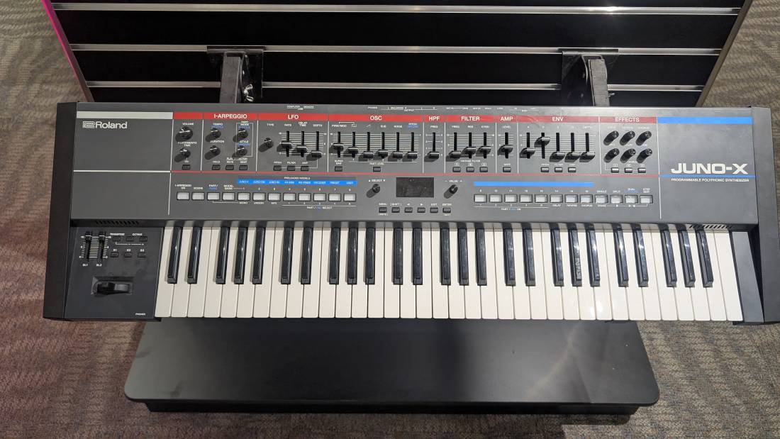 Roland JUNO-Di WH ローランド Roland JUNO-Di 61-Key Synthesizer - White | Sweetwater