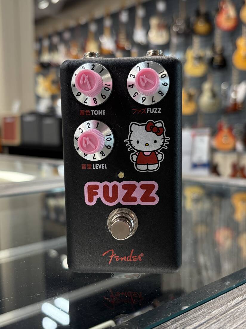 新品 Fender x Hello Kitty Fuzz Pedal Innovations Music - Fender® x Hello Kitty® Black Fuzz Pedal
