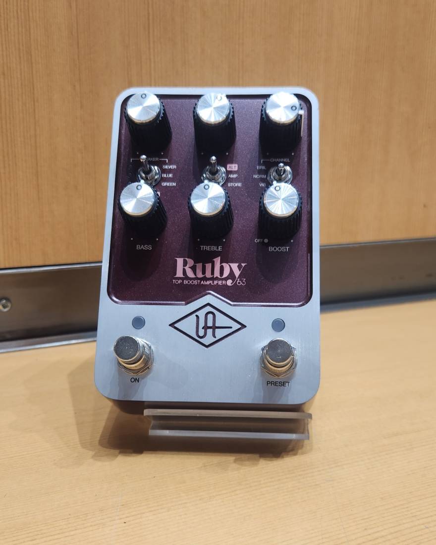 Gear Hunter | Universal Audio - UAFX Ruby '63 Top Boost Amplifier