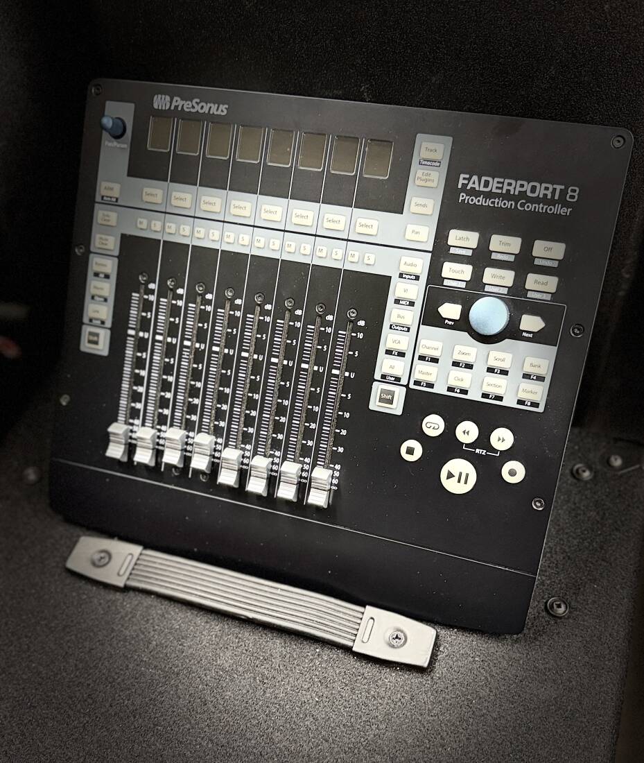 Gear Hunter | PreSonus - FADERPORT 8 CONTROLLER