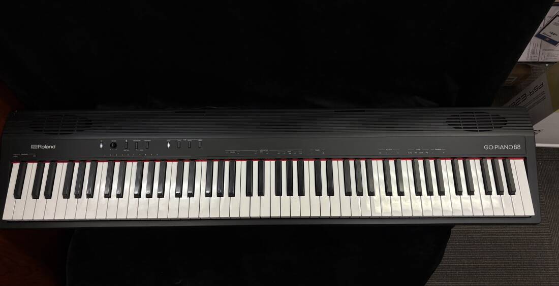 Roland　GO-88P Roland GO-88P 88-Key Portable Digital Piano W/Bluetooth Speakers