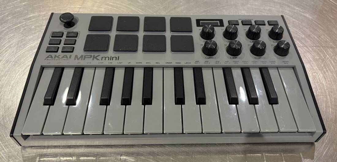 Gear Hunter | Akai MPK Mini Mk3 Grey