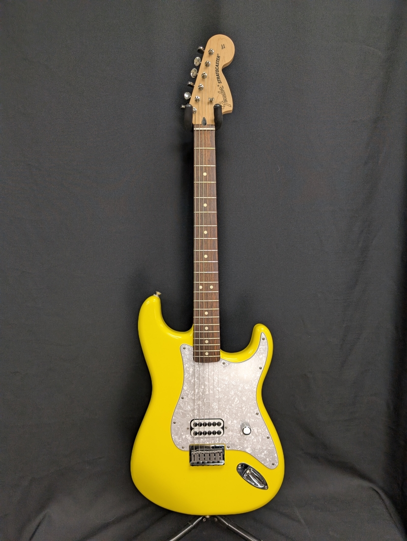 Gear Hunter | Fender - Tom Delonge Stratocaster - Graffiti