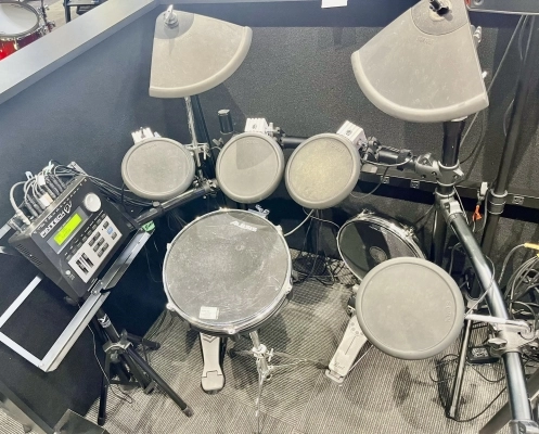 PINTECH Electronic Drumkit with Assorted pads