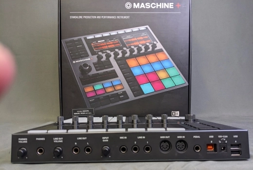 Native Instruments - MASCHINE PLUS 2