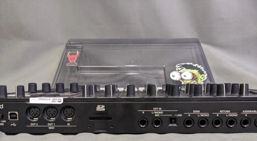 Roland - MC-707 2