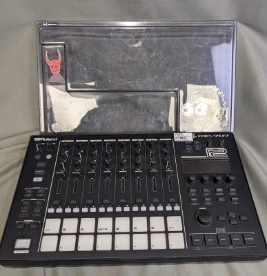 Roland - MC-707