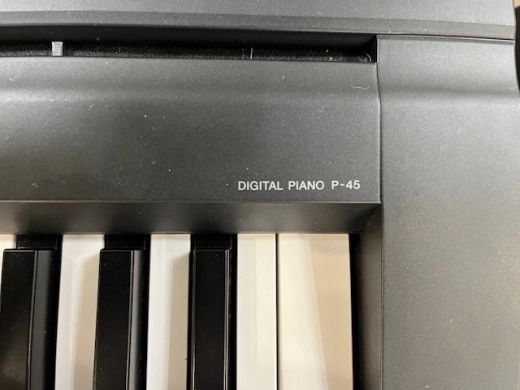 Yamaha - P45 B 2