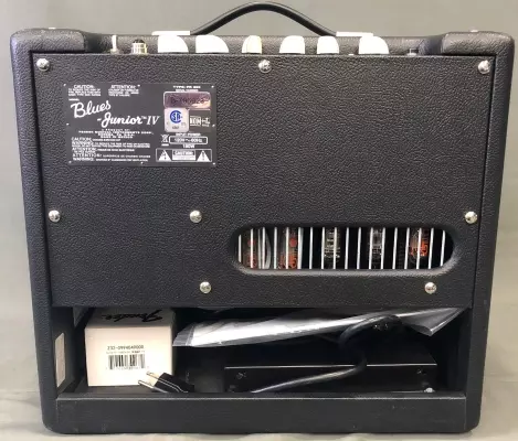 Fender BLUES JUNIOR IV 2