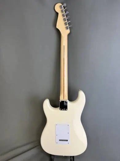 Fender Standard Stratocaster Mexi Maple Fingerboard, Arctic White 2