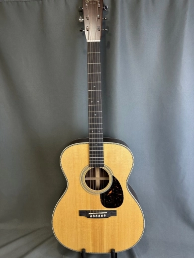 Martin Guitars - OM-28E V18