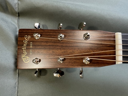 Martin Guitars - OM-28E V18 3